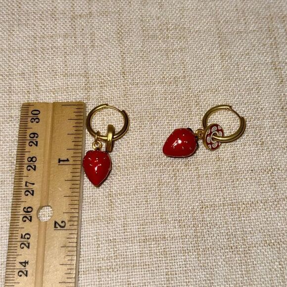 Strawberry hoop earrings M454 - Picture 4 of 4
